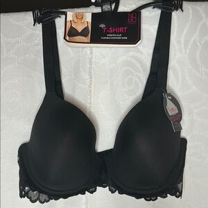 NWT NO BOUNDARIES black t-shirt lace trimmed softly padded bra. Size 34 D.